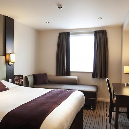 Premier Inn London Clapham Exteriör bild