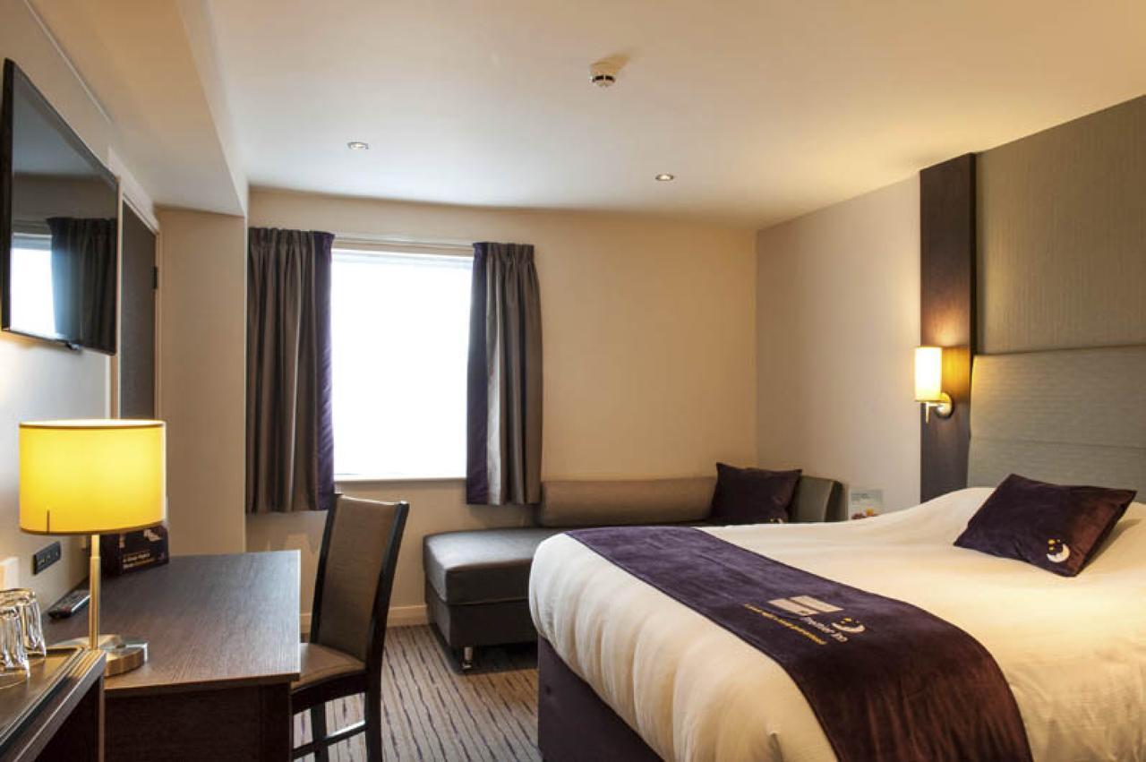 Premier Inn London Clapham Exteriör bild