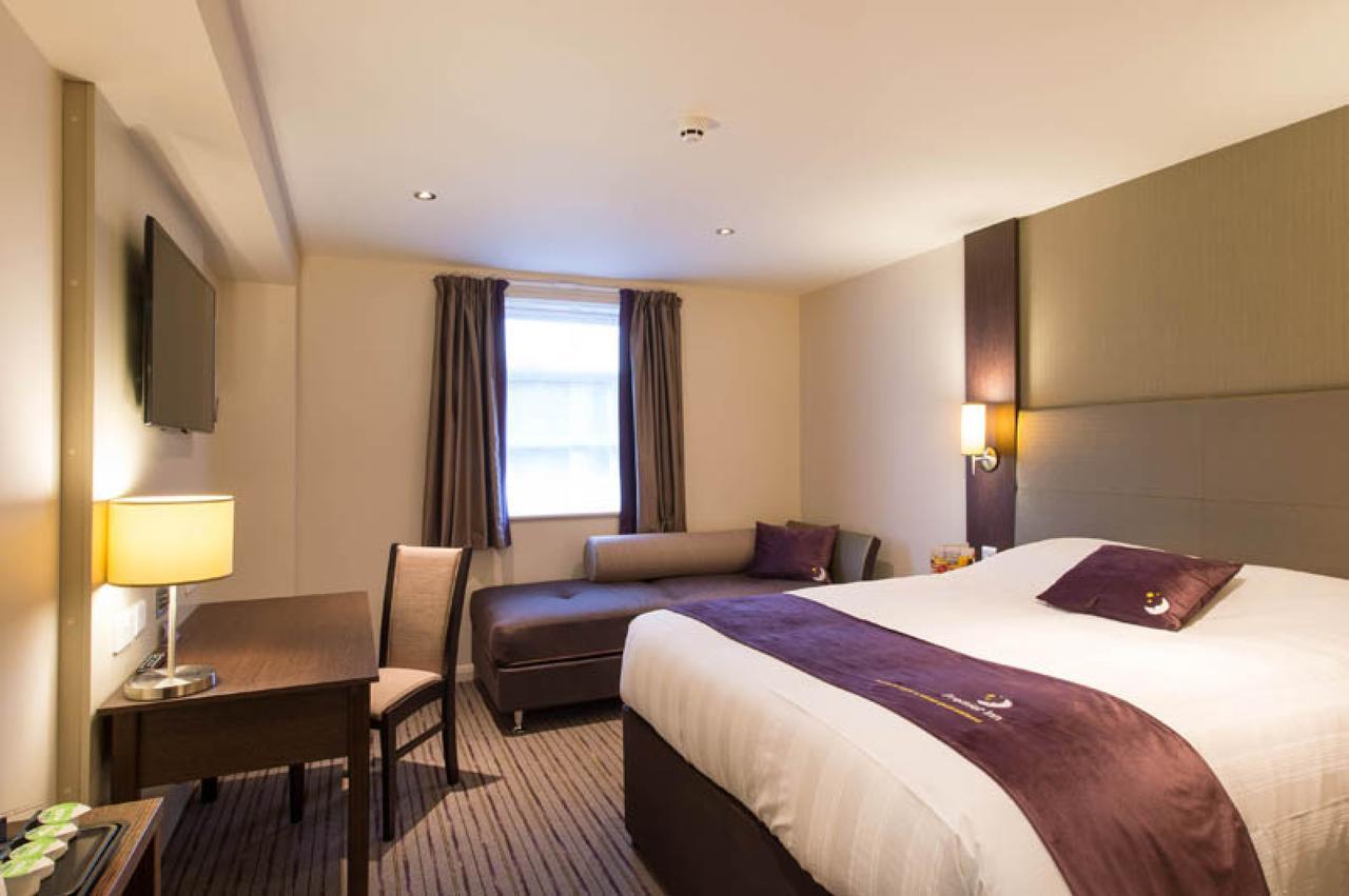 Premier Inn London Clapham Exteriör bild