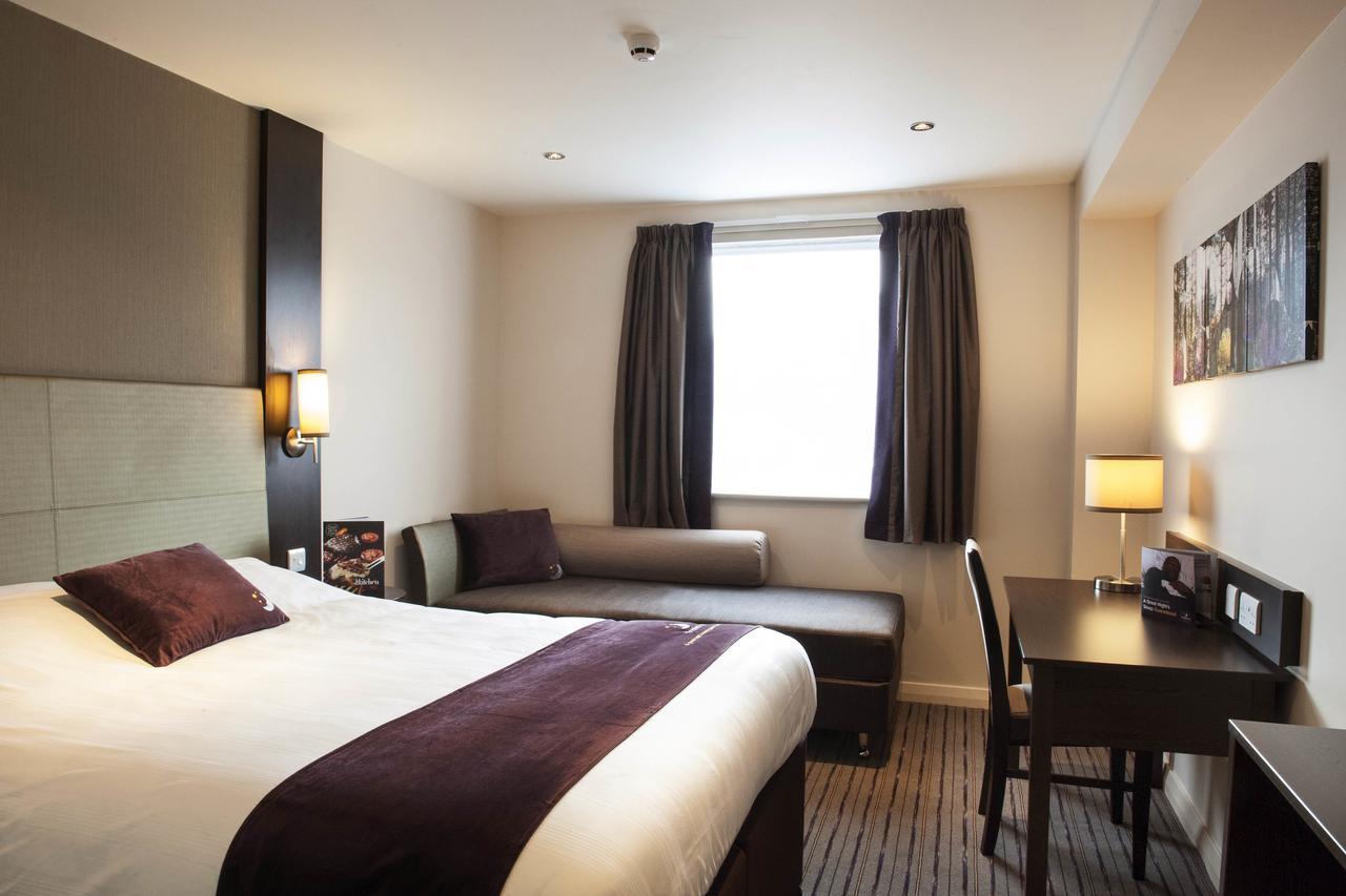Premier Inn London Clapham Exteriör bild