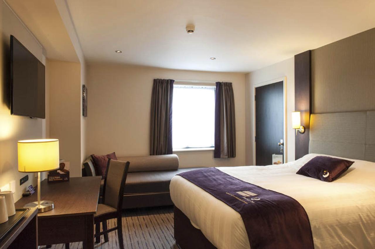Premier Inn London Clapham Exteriör bild