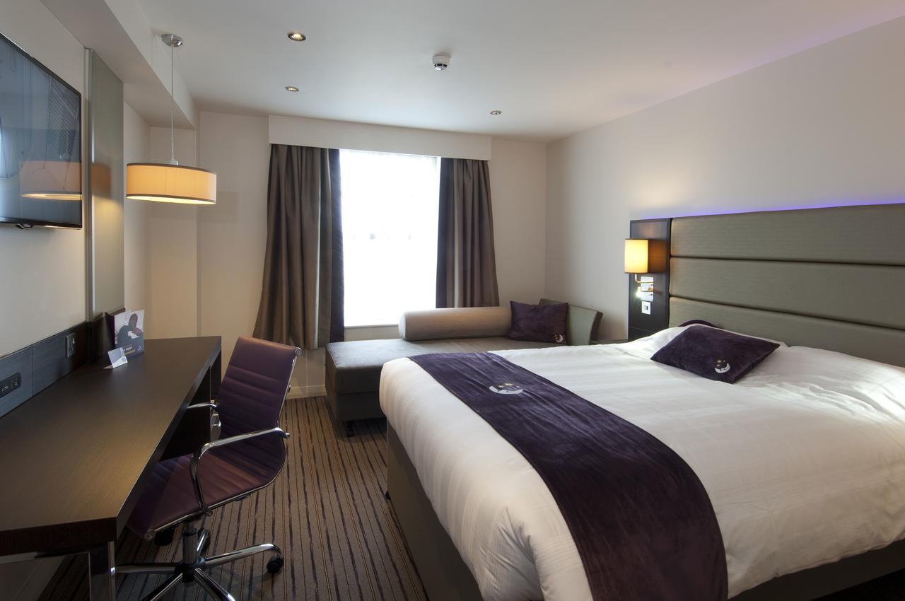 Premier Inn London Clapham Exteriör bild