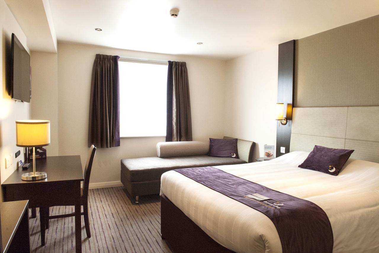 Premier Inn London Clapham Exteriör bild