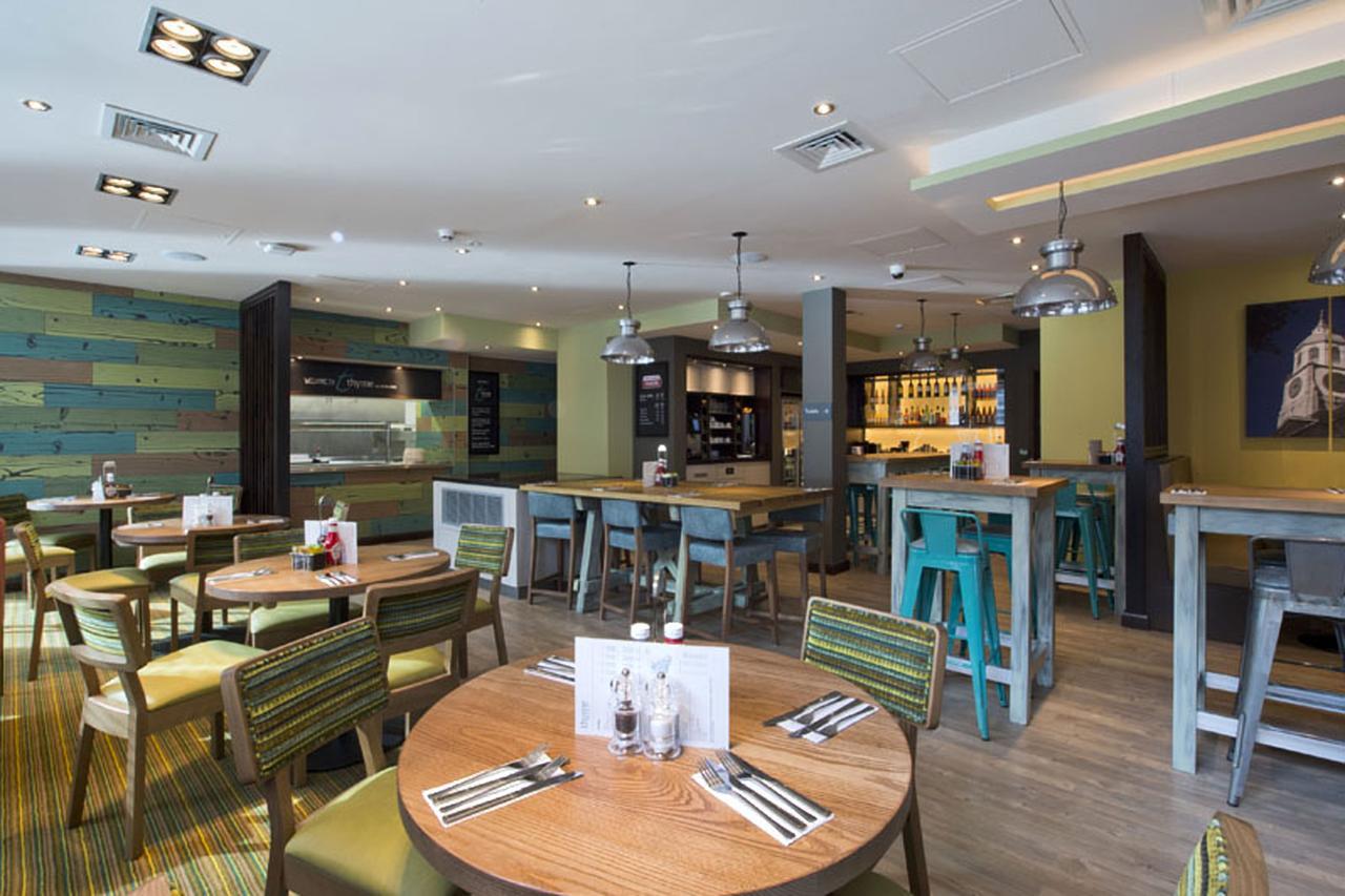 Premier Inn London Clapham Exteriör bild